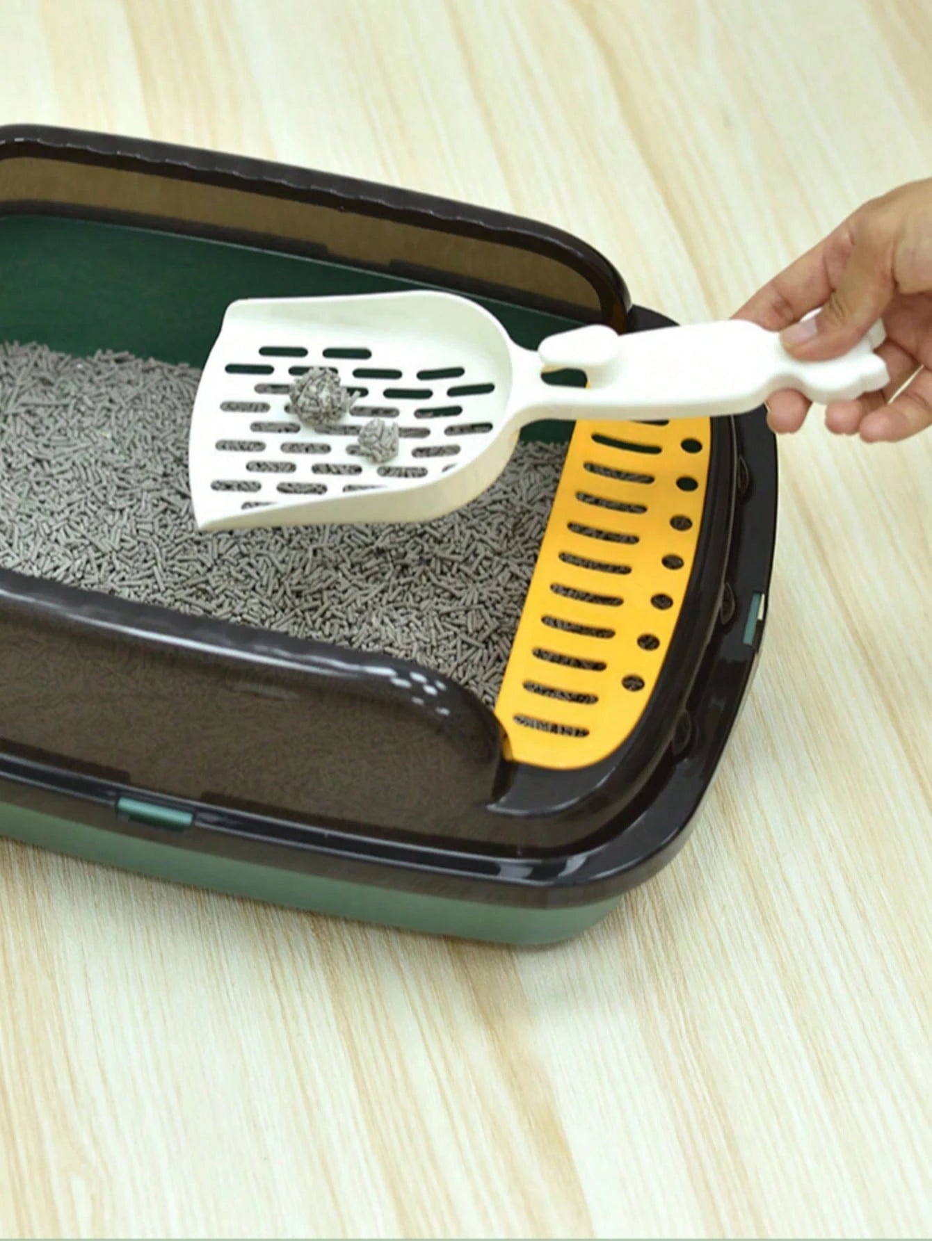 Semi-Enclosed High-Sided Cat Litter Box | Anti-Splash with Scoop
